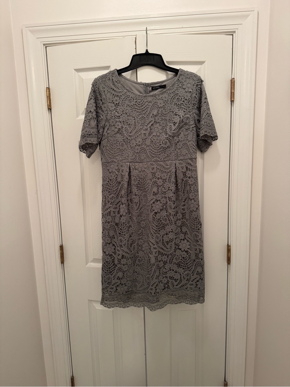 Women's Gray Lace Short-Sleeve Dress